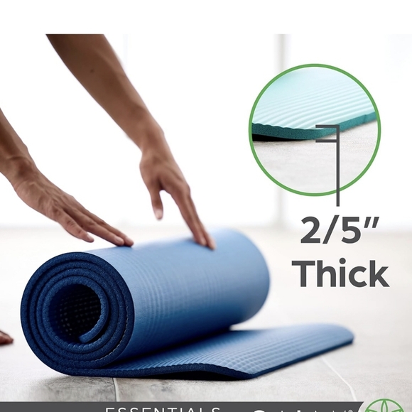 New Gaiam Essentials Yoga Mat - Picture 2 of 9
